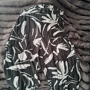 T Tahari Monochrome Abstract Print Pants